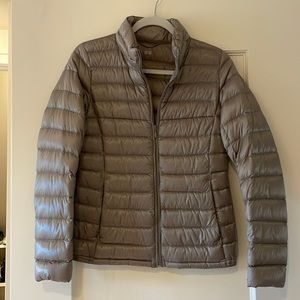 Uniqlo Tan/Gold Light Puffer Jacket. Size XS